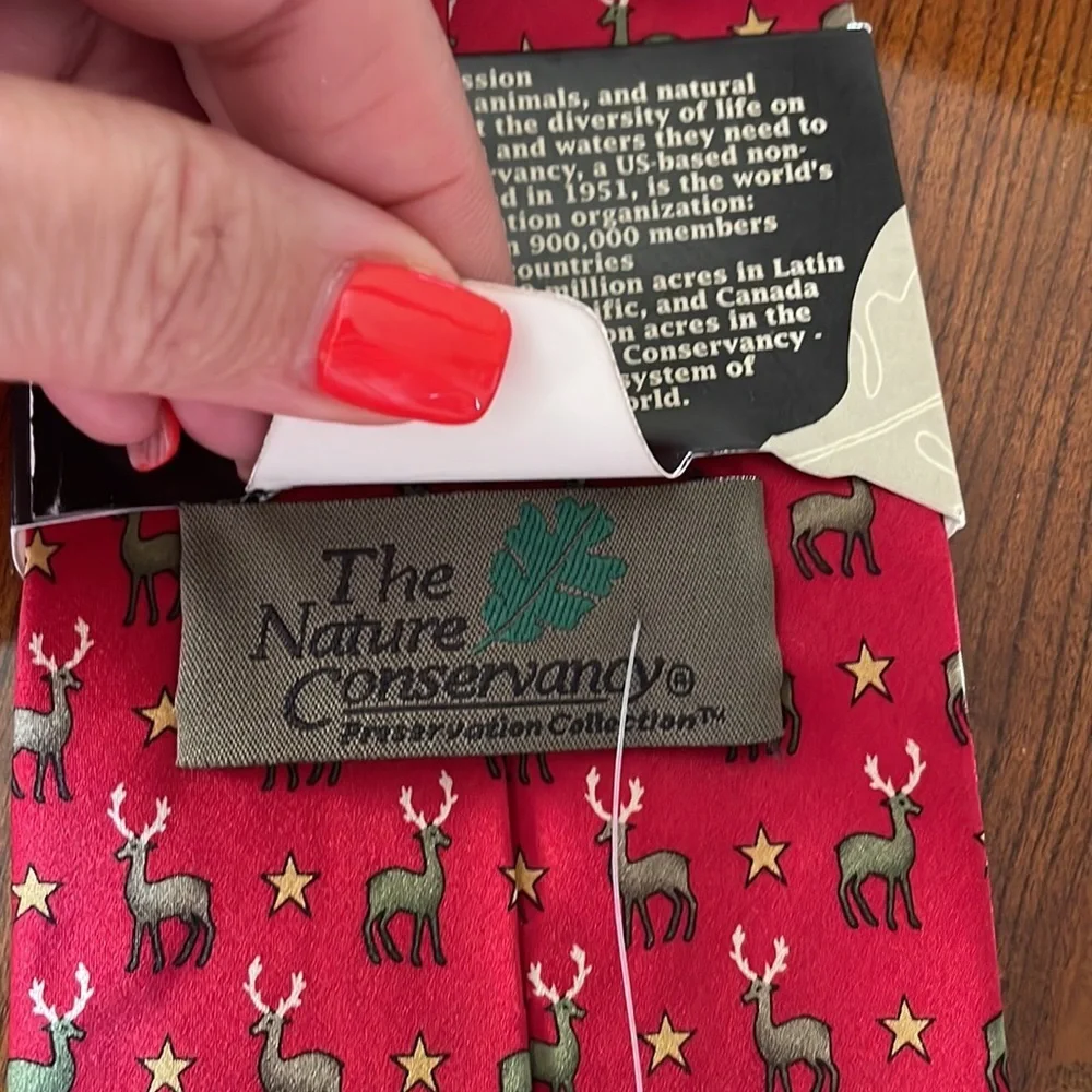 NWT The Nature Conservancy Pampas Deer 100% Silk holiday Christmas MENS tie Red